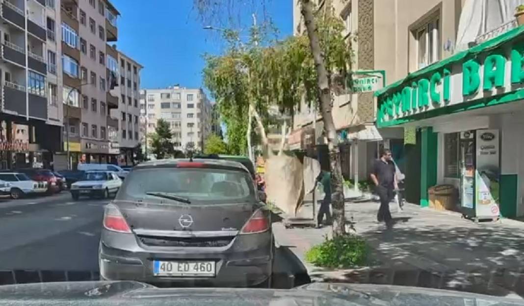 Kafasına 7. kattan halı düştü! 2